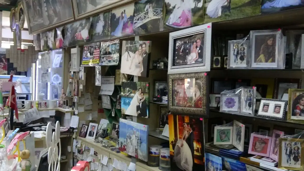 Burdur’da Atatürk’ü Fotoğraflayan Dedesinin İzinde: 54 Yıldır Aynı Dükkanda! 4